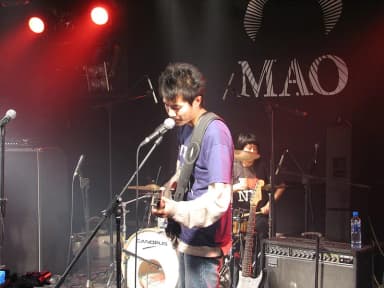 Carsick Cars: Vocals, guitar: Zhang Shouwang Drums: Li Qing