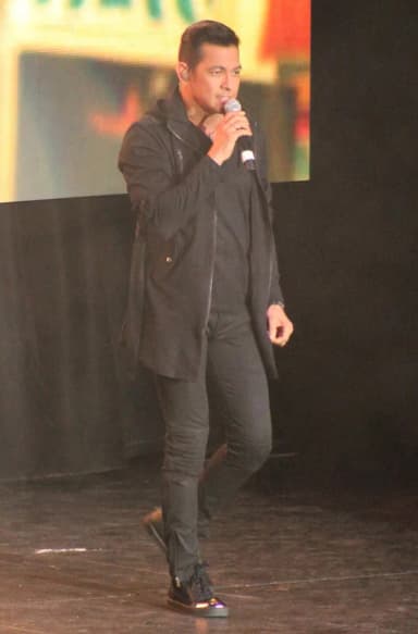 Gary Valenciano: Gary V. singing during ABS-CBN's concert tour "One Kapamilya Go" in Toronto, Ontario on June 21, 2014