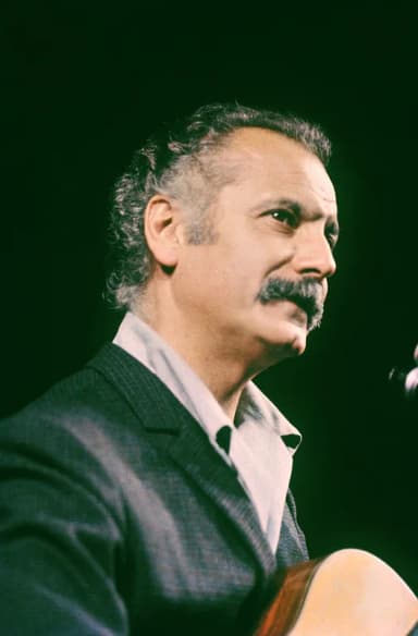 Georges Brassens: Georges Brassens in concert at the Théâtre national populaire, Sptember-October 1966.