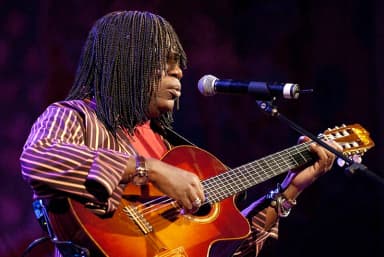 Milton Nascimento: Milton Nascimento