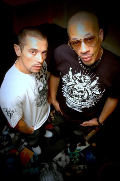 NTM: Kool Shen (Bruno Lopes) et Joeystarr (Didier Morville), le 17 septembre 2008 dans les coulisses du palais omnisports de Paris-Bercy, à la veille du début d'une