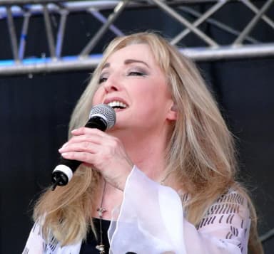 Veronika Fischer: Die deutsche Sängerin Veronika Fischer während eines Auftrittes in Dresden