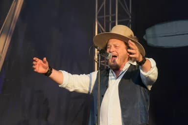 Zucchero: Zucchero mit offenen Armen bei der World Wild Tour 2023 in Konstanz